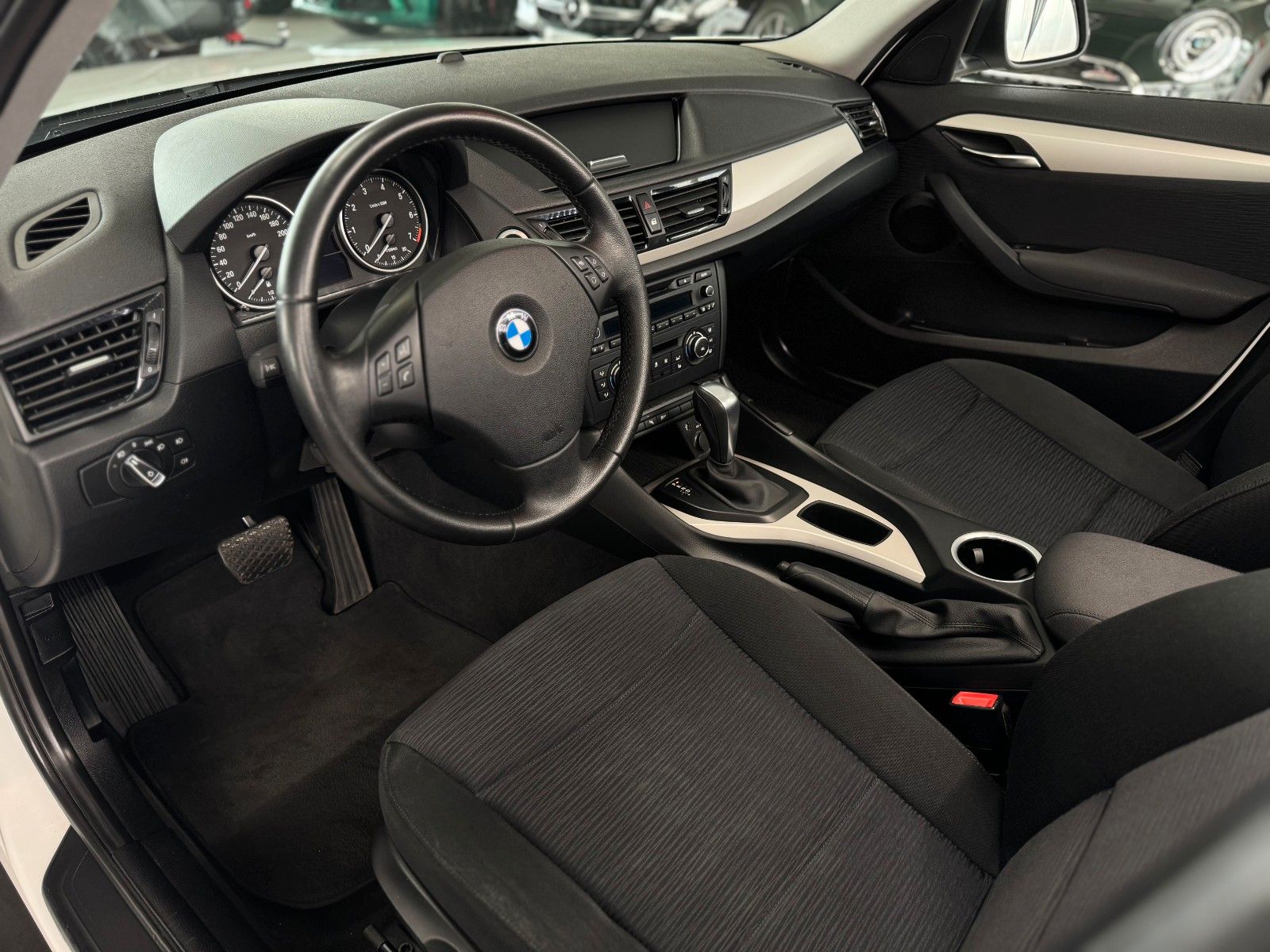 Fahrzeugabbildung BMW X1 18i sDrive GARANTIE/PDC/KLIMA/SZH/TEMPO/XENON