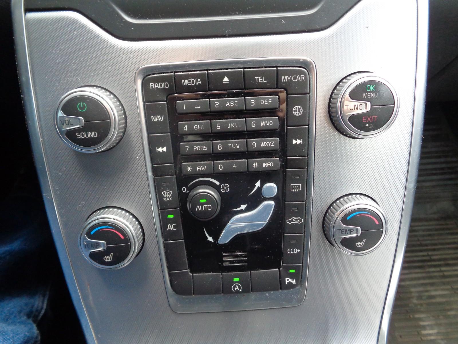 Volvo V70 2015 — photo 15
