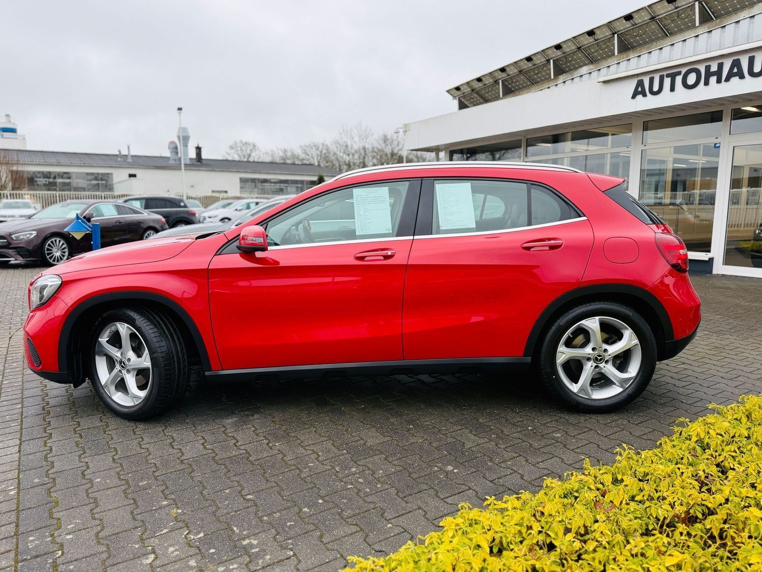 Fahrzeugabbildung Mercedes-Benz GLA 180 URBAN, Autom., Standh, LED, 360°, Navi,