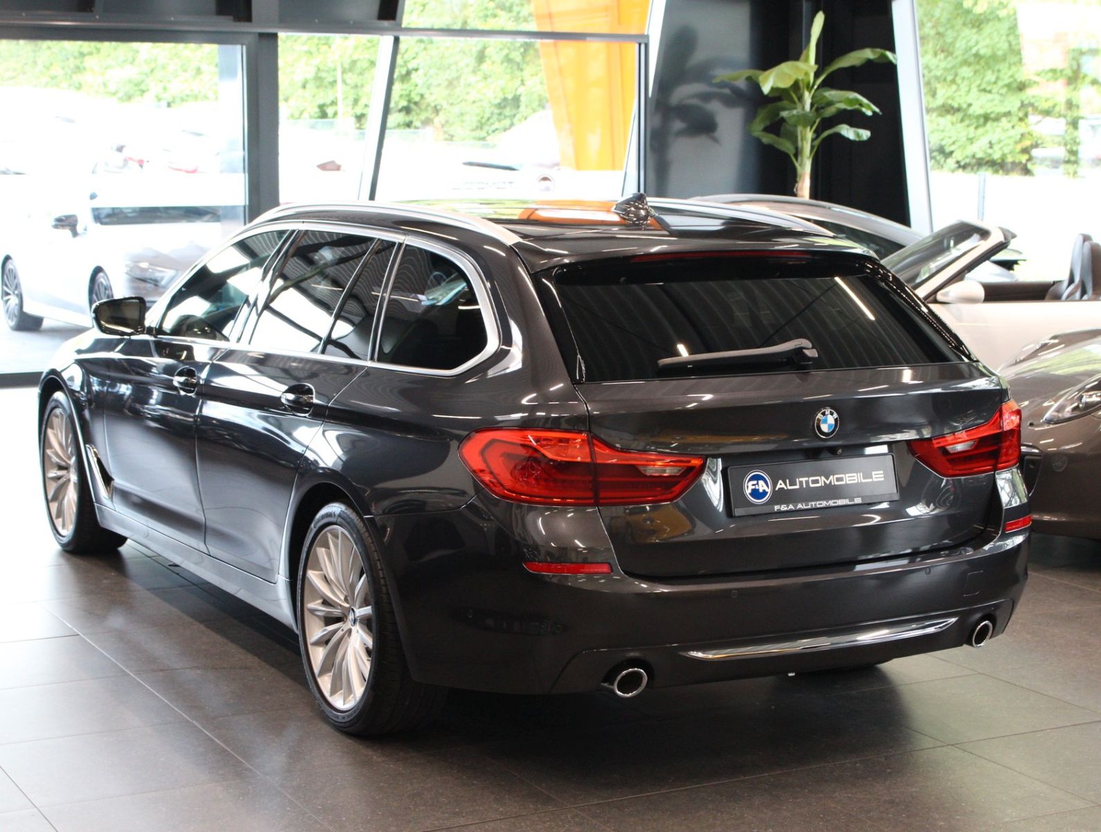 Fahrzeugabbildung BMW 520 d Touring Luxury Line 1. Hand*Pano*H&K*HUD
