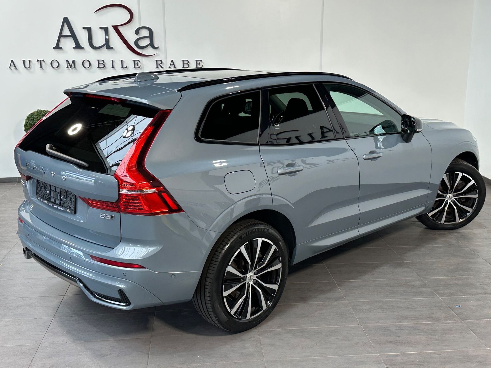 Fahrzeugabbildung Volvo XC60 B5 B AWD Ultimate Dark LED+PANO+AHK+STHZ