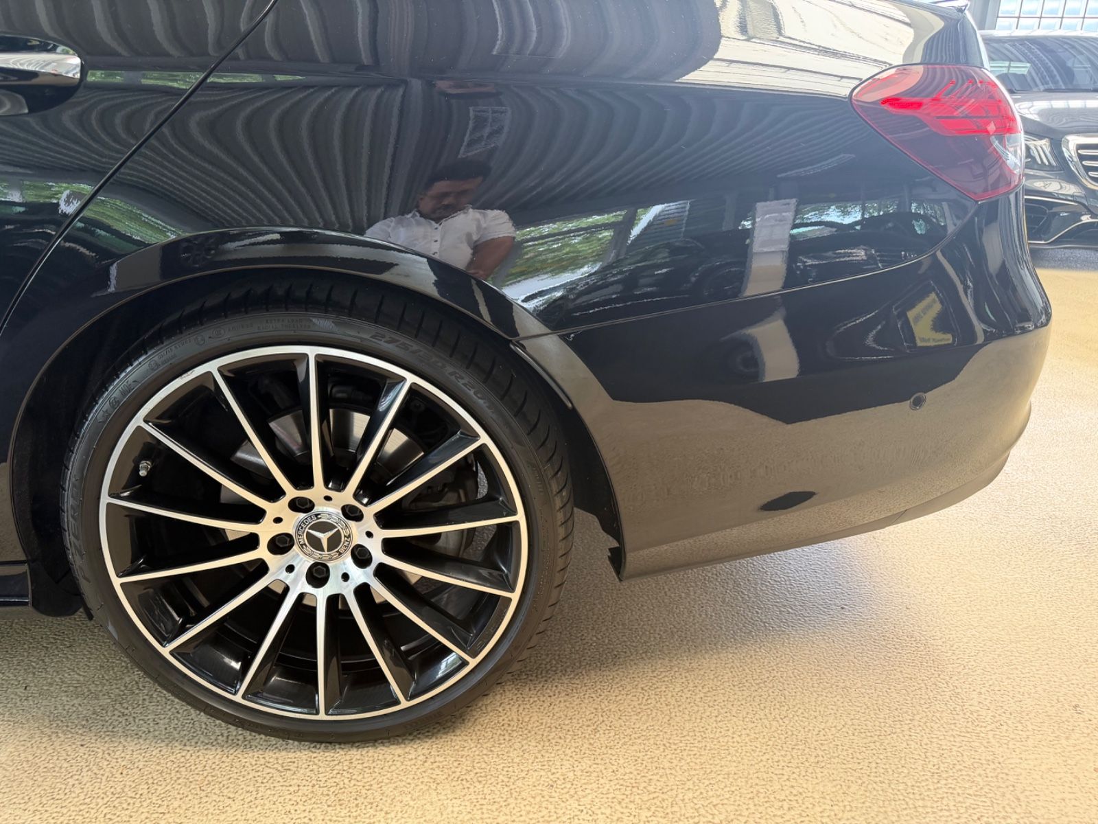 Fahrzeugabbildung Mercedes-Benz E 400 4Matic*AMG-Line*Burmester