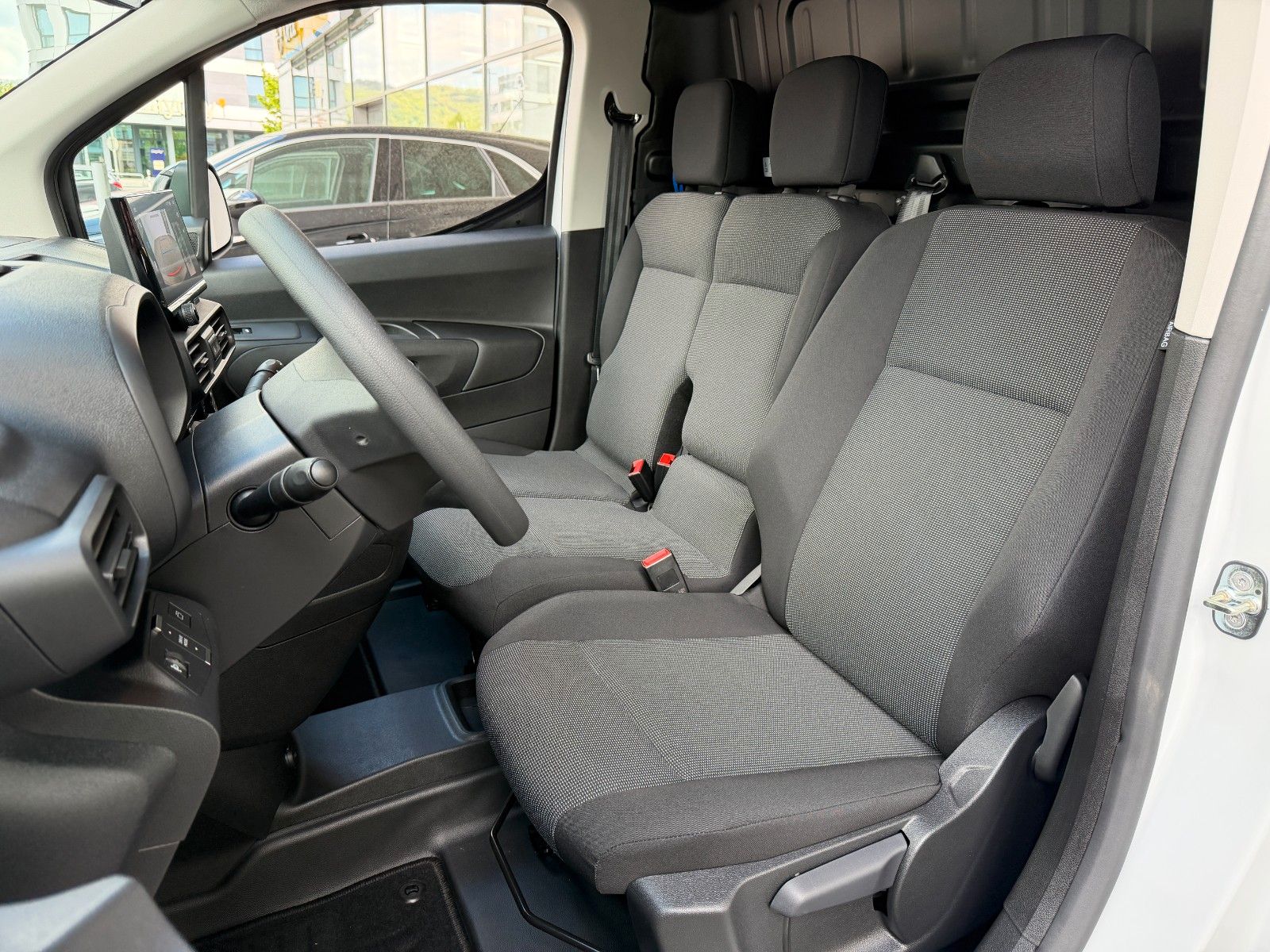 Fahrzeugabbildung Opel Combo Cargo Kastenwagen XL 1.5 Diesel 102 PS!