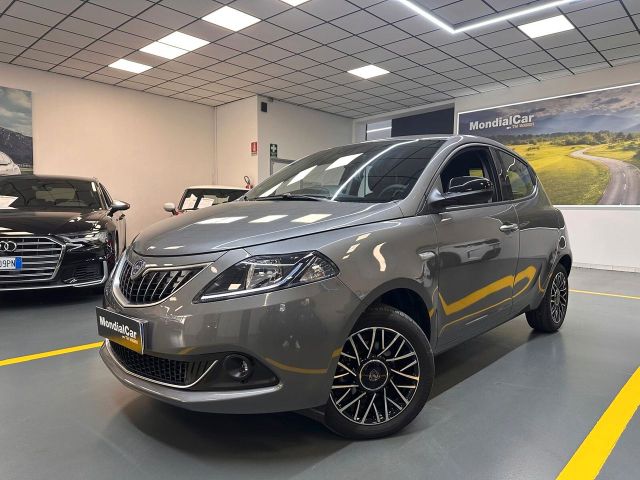 Jiný Lancia Ypsilon 1.0 firefly hybrid Silver Plus * 