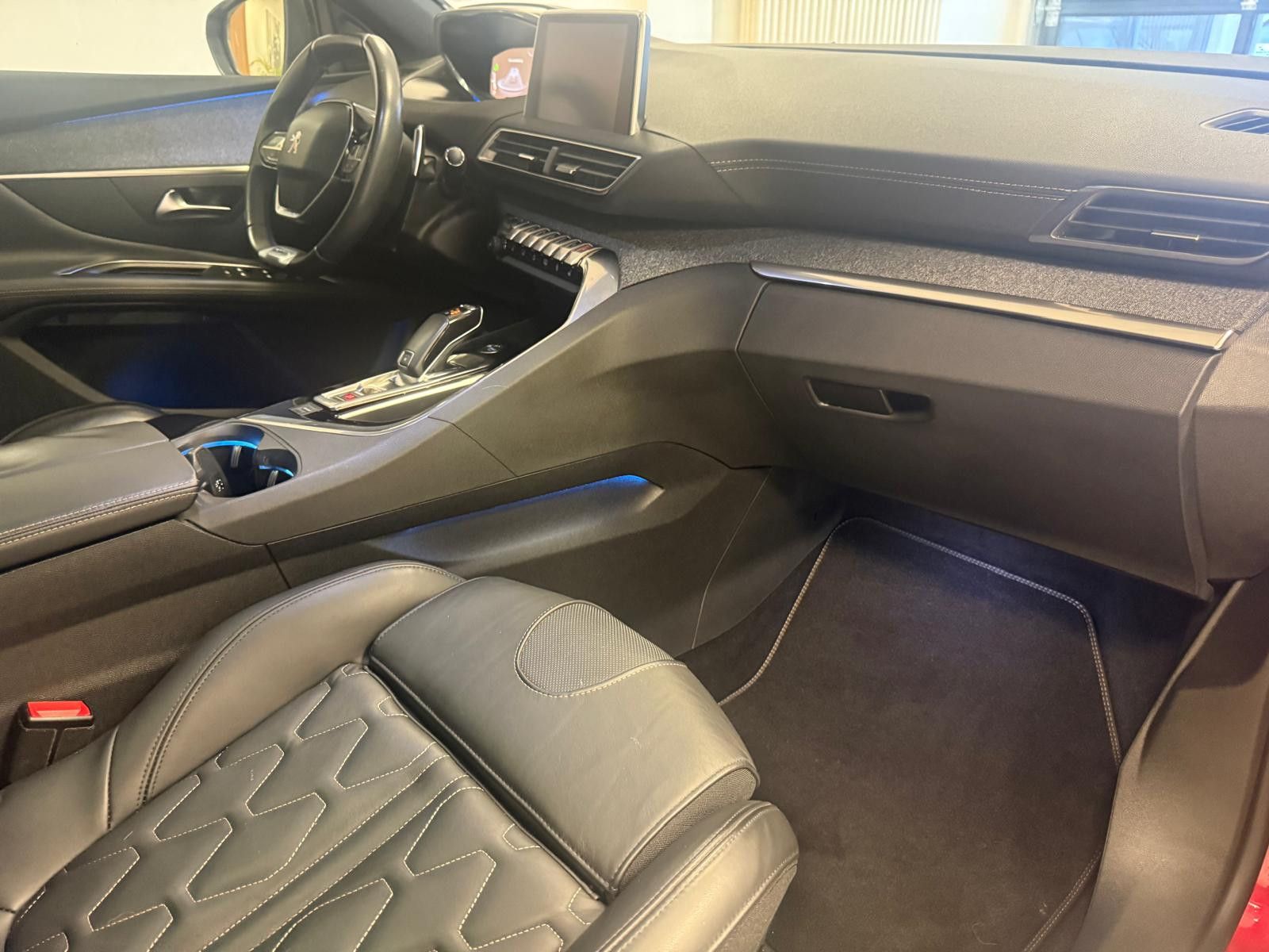 Fahrzeugabbildung Peugeot 3008 Allure  GT /SCHECKHEFT/ LED/AHK/ PANORAMA