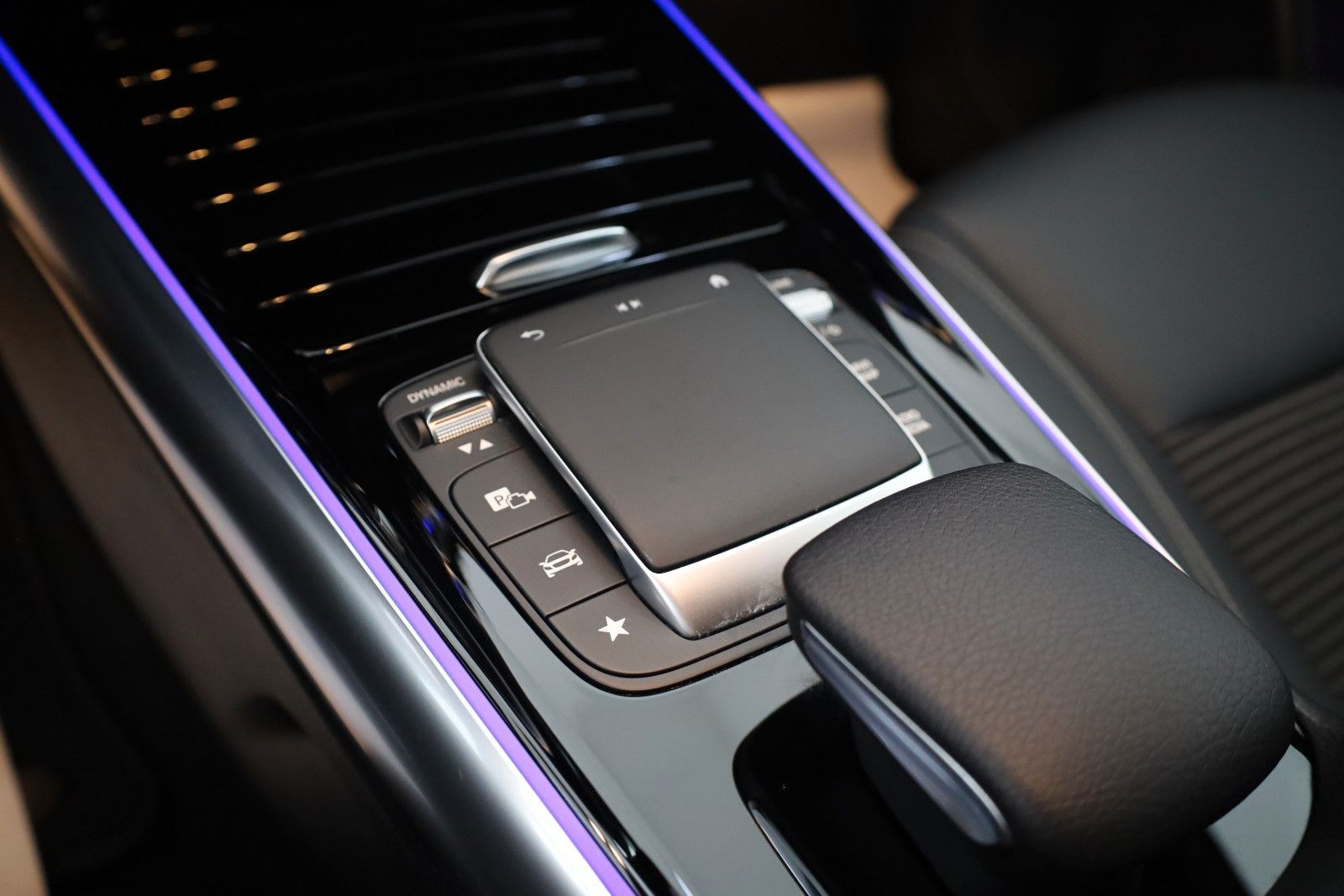 Fahrzeugabbildung Mercedes-Benz EQA 250 Progressive,T.Leder,Navi,LED,SH,Kamera