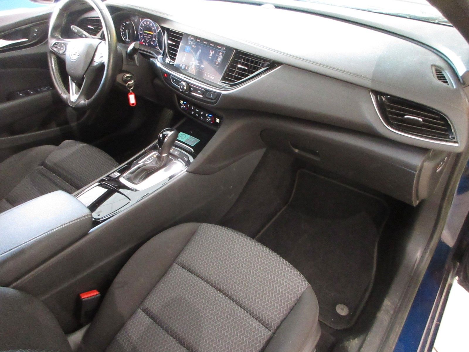 Fahrzeugabbildung Opel Insignia B 2.0D ST LED/NAVI/SHZ/LHZ/AHK