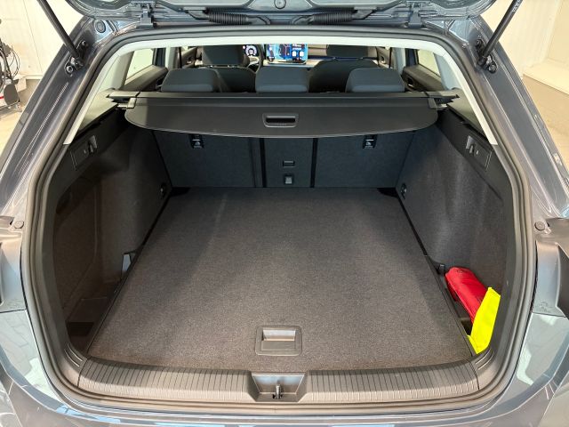 Golf VIII Variant Life 1.5 eTSI DSG LED TRAVEL A