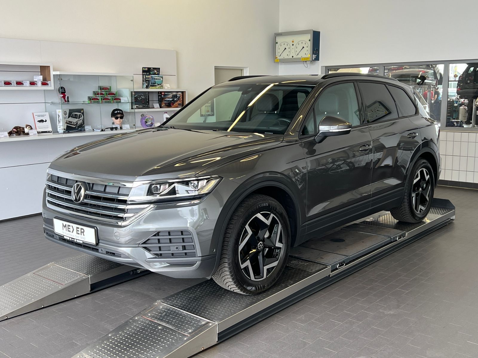 Fahrzeugabbildung Volkswagen Touareg 3.0 TDI 4MOTION *AHK, Luft, Leder, ACC,