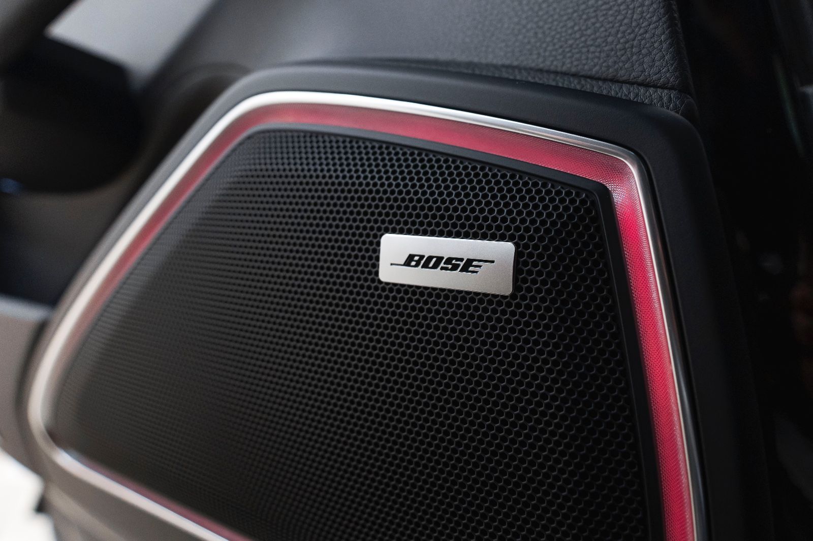 Fahrzeugabbildung Porsche Panamera Sport Turismo 4 E-Hybrid BOSE 360° LED