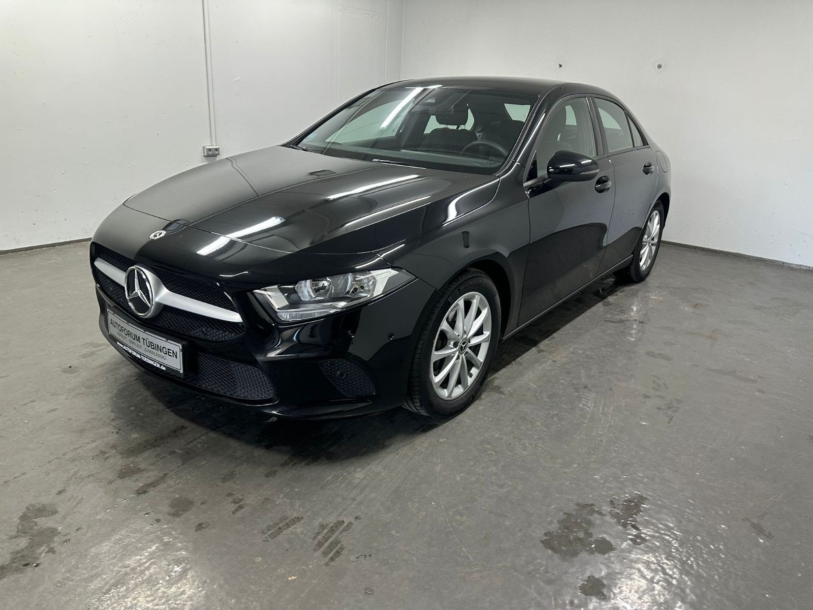 Fahrzeugabbildung Mercedes-Benz A 200 d Limousine *KAMERA*NAVI*CARPLAY*AHK*