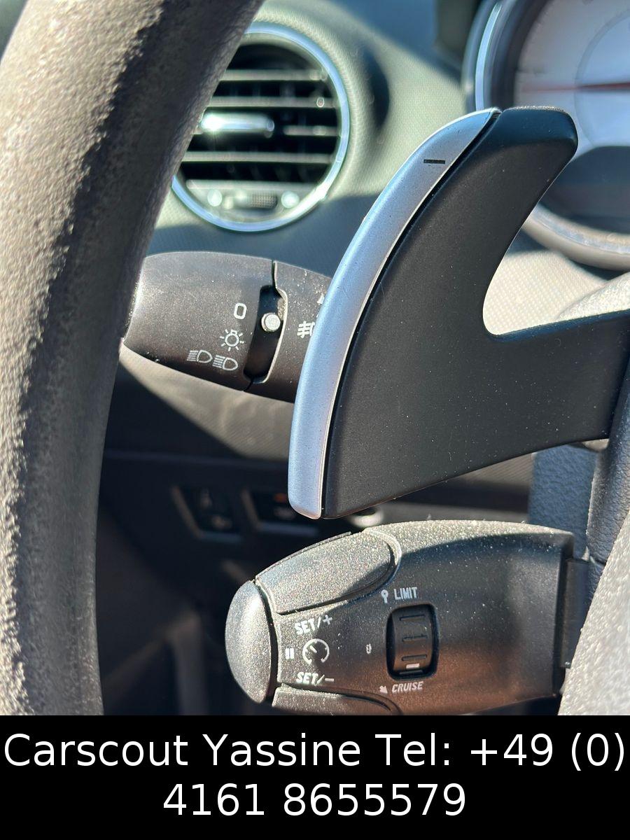 Peugeot 308 2012 — photo 16