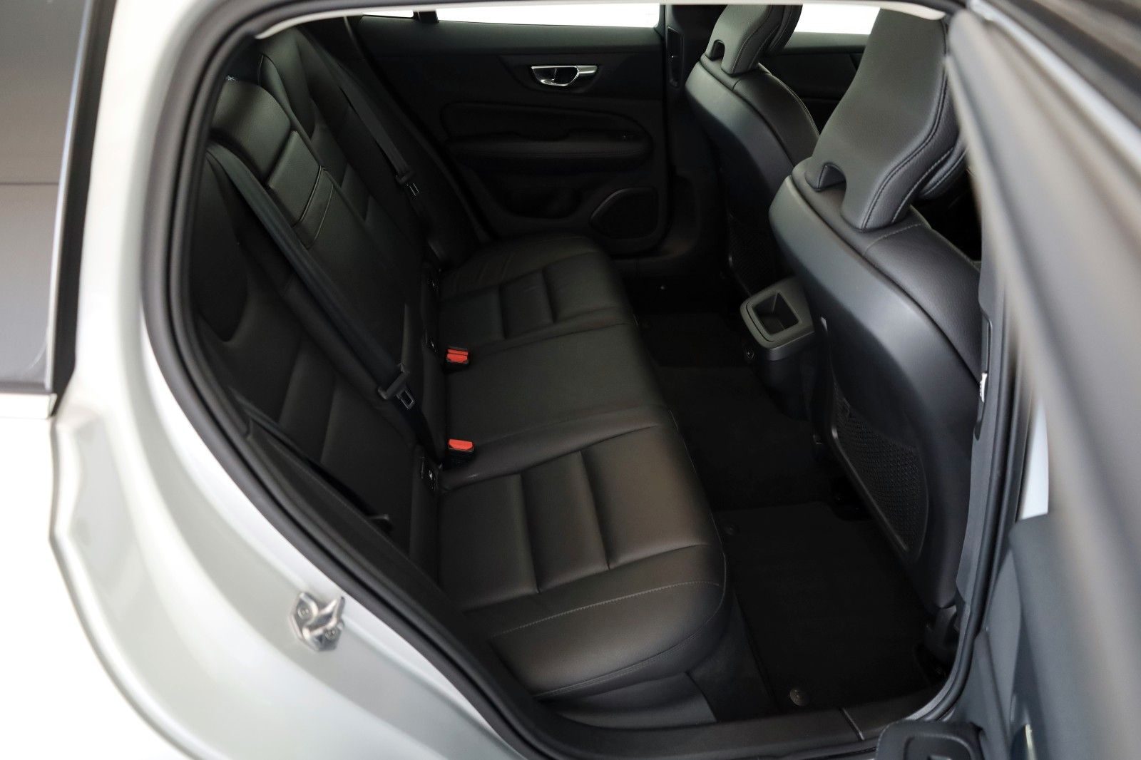 Fahrzeugabbildung Volvo V60 Kombi Momentum Pro Leder,Navi,LED,Kamera,App