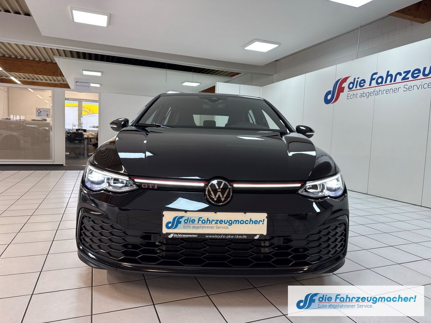 Fahrzeugabbildung Volkswagen Golf VIII GTI 2.0 TSI Navi Digitales Cockpit LED