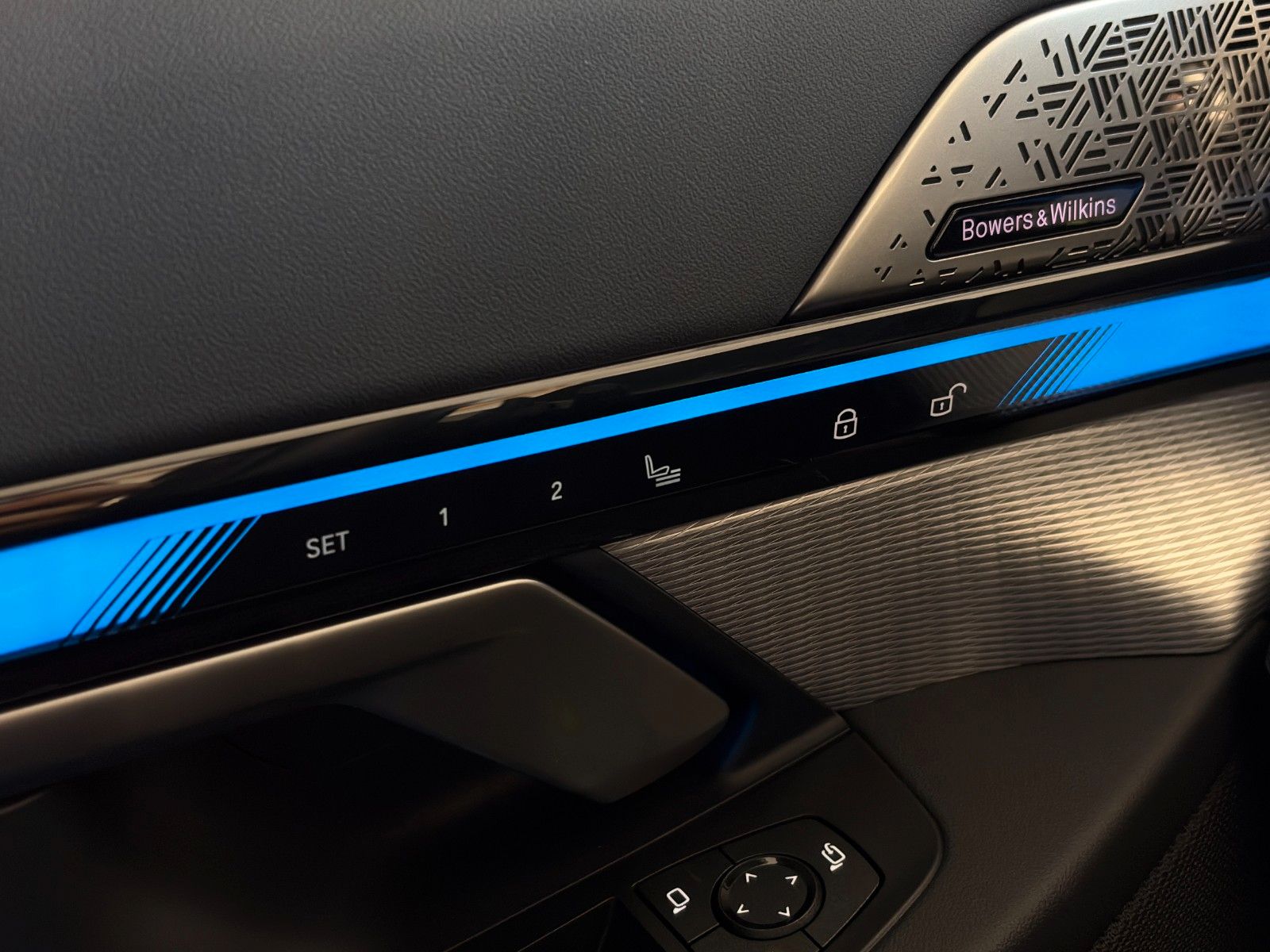 Fahrzeugabbildung BMW i5 eDrive40 Touring M Sport Shadow 360° B&W HuD