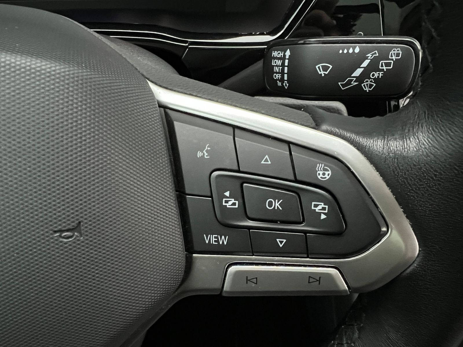 Fahrzeugabbildung Volkswagen Touran Highline 1.5 TSI *R-Line, AHK, Pano, Stan