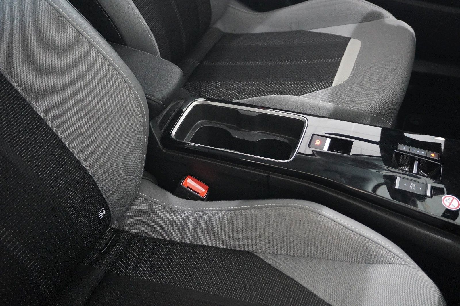 Fahrzeugabbildung Opel Mokka 1.2T ELEGANCE NAVI/LED/KAMERA/SH/SPORT/DAB