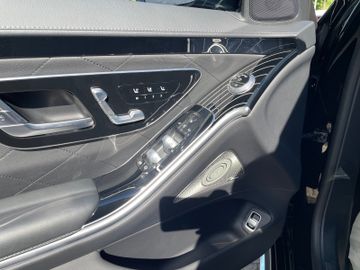 Fahrzeugabbildung Mercedes-Benz S 580 e Lang AMG Pano Burmester HUD Leder uvm.