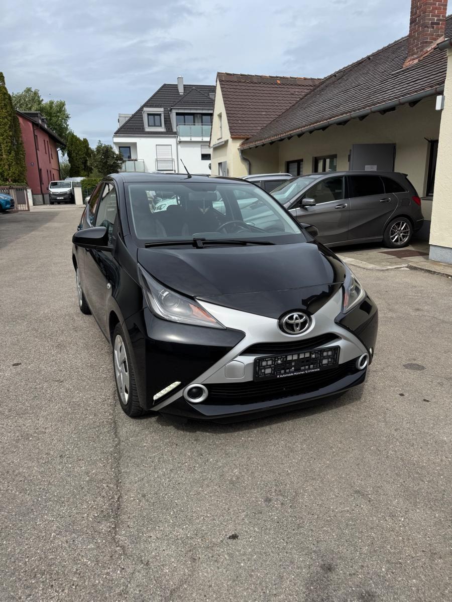 Toyota AYGO x-play Edition-S Automatik 21444 km Kamera
