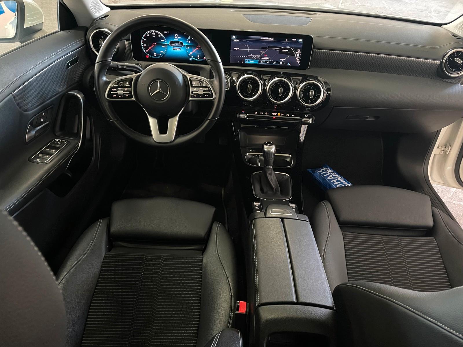 Mercedes-Benz CLA Shooting Brake CLA 180 PANO/19 Zoll/NAVI