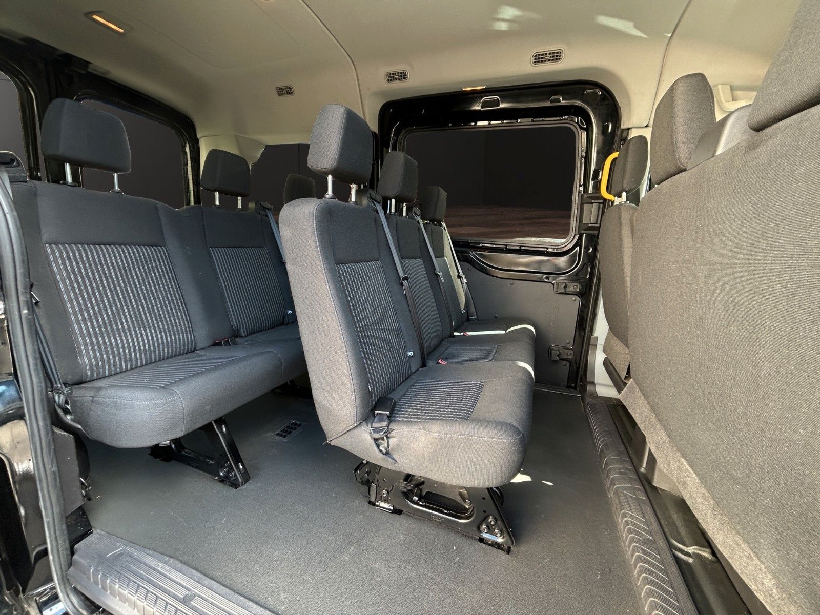 Fahrzeugabbildung Ford Transit 350 L2 Trend 9 Sitzer/Kamara/Automtik/