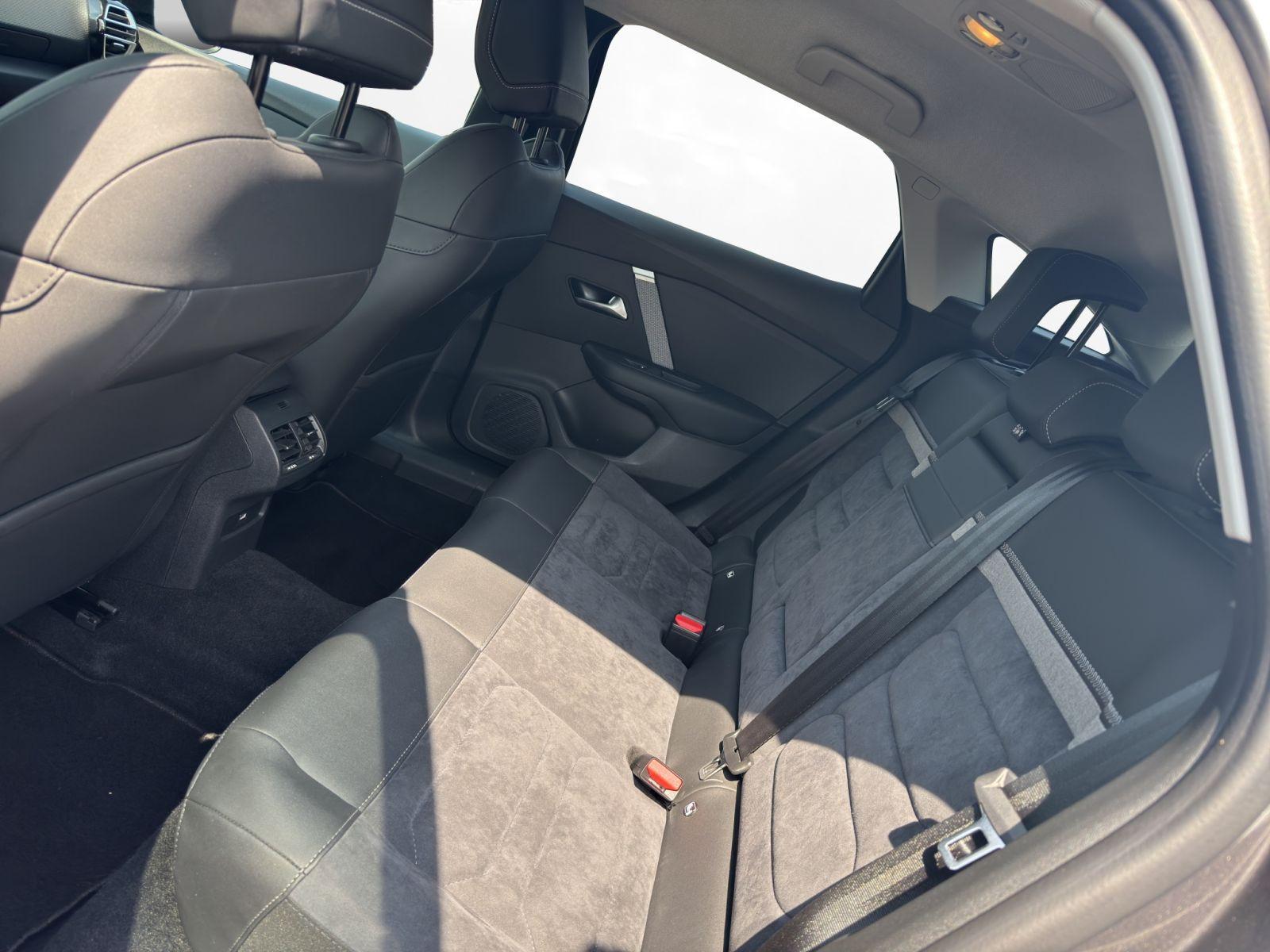 Citroën C4 PT130 EAT8 Max Kamera vorn/hinten PDC ACC SHZ