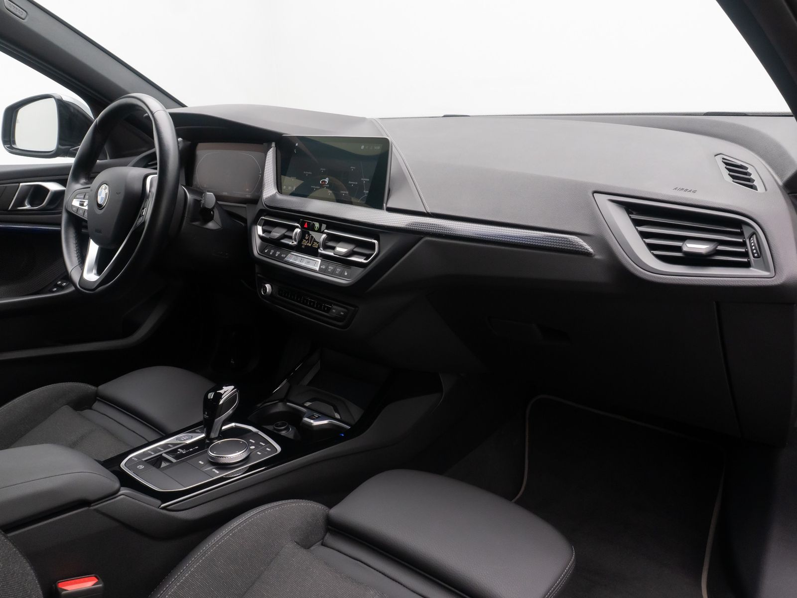 Fahrzeugabbildung BMW 120i Sport Line DAB Kamera AHK LED DriveAss WLAN