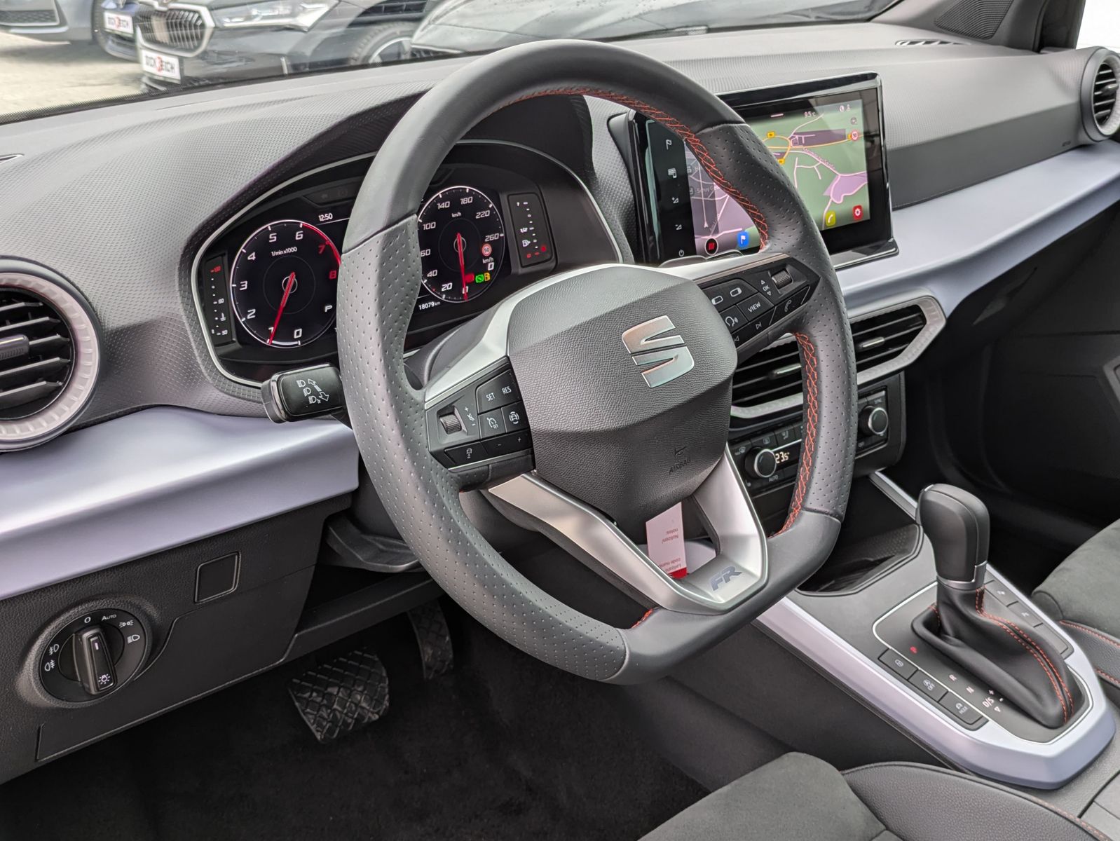 Fahrzeugabbildung SEAT Arona 1.5 TSI FR DSG AHK*ACC*LED*APP*DAB*KAMERA