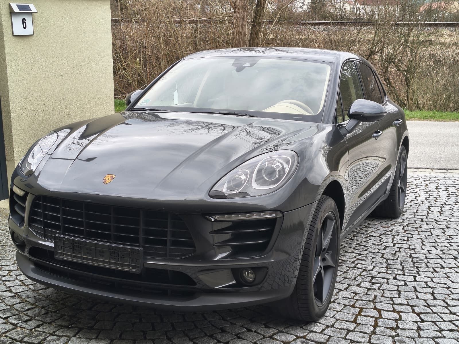 PORSCHE Macan