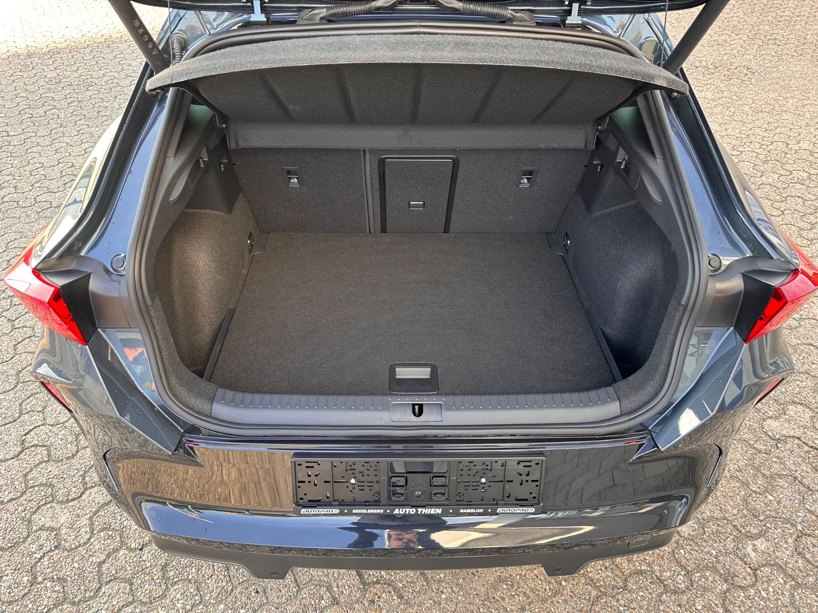 Fahrzeugabbildung CUPRA Formentor 1.5 eTSI DSG Pano/AHK/ACC/APP/LED/SHZG