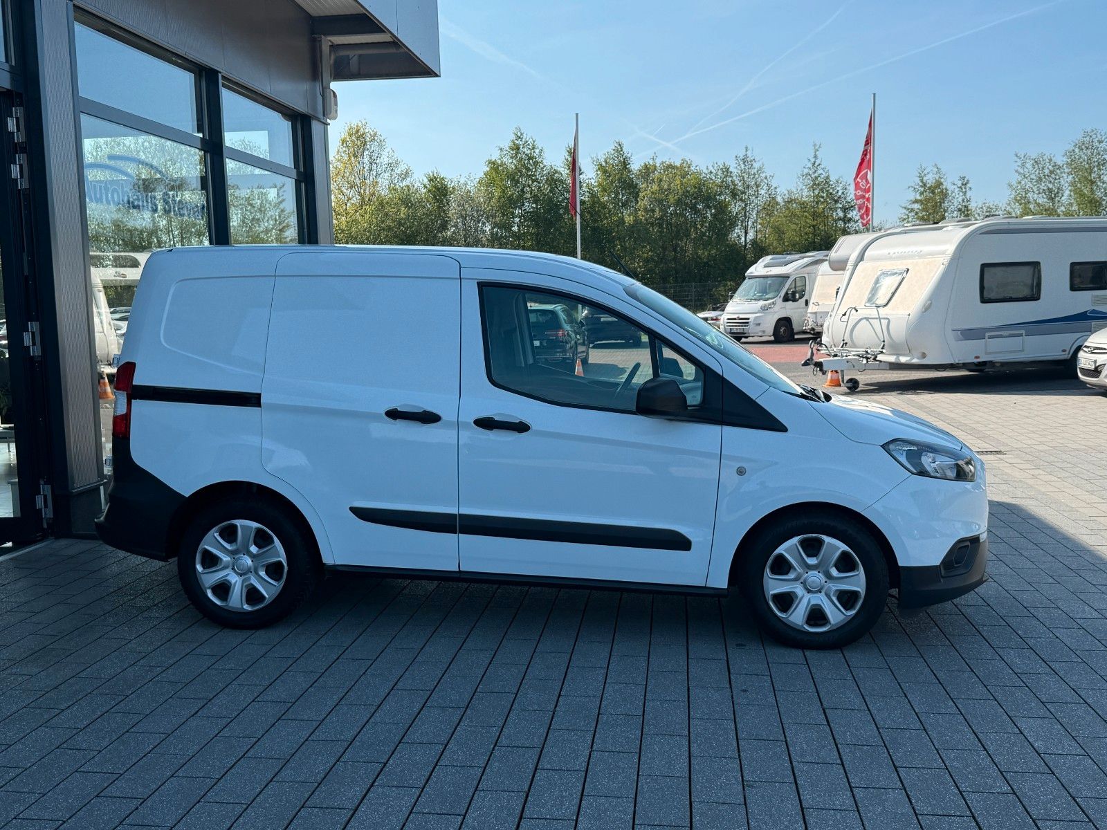 Fahrzeugabbildung Ford Transit Courier Trend