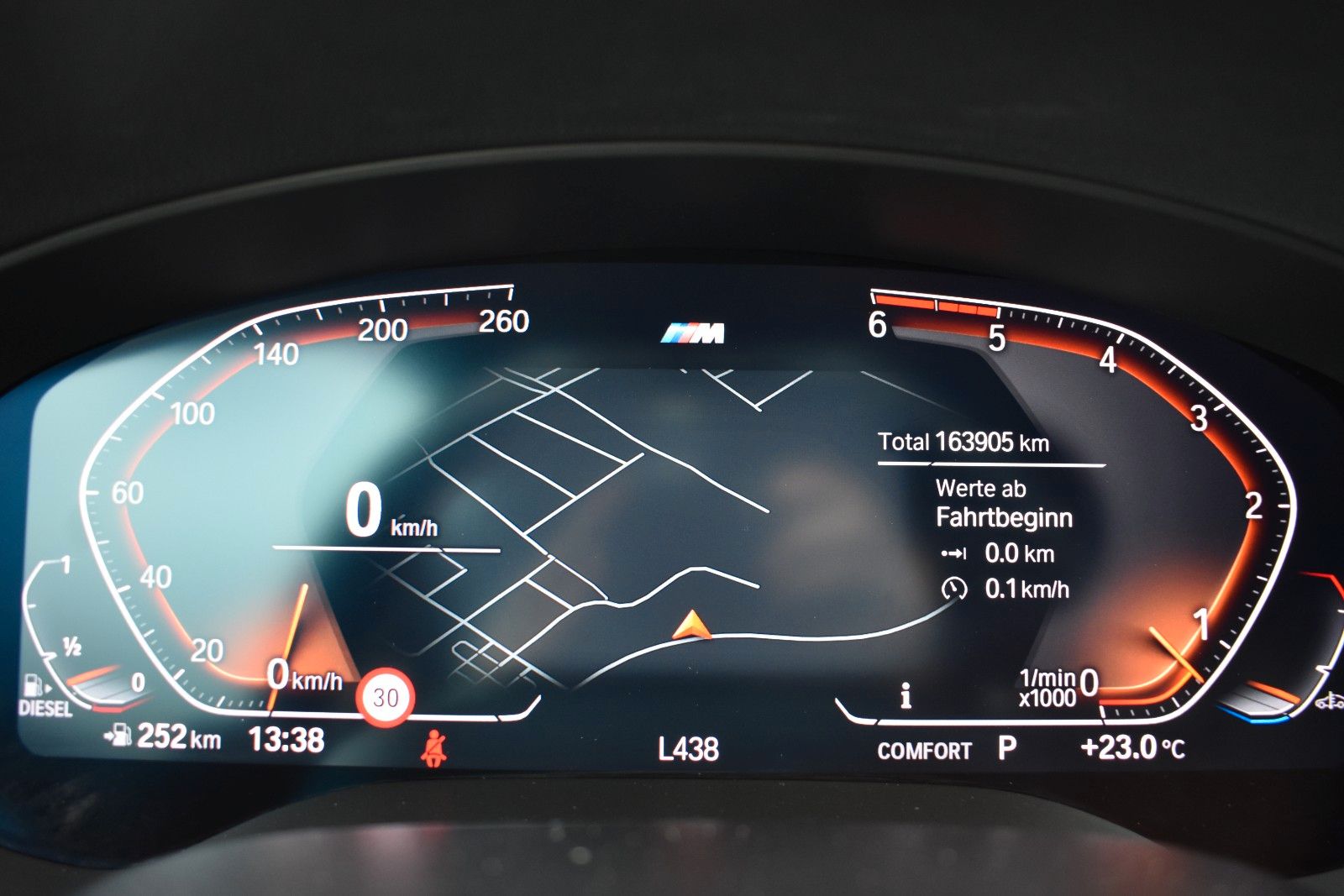 Fahrzeugabbildung BMW 530d Touring xDrive MSport LASER/HUD/KEYLESS/AHK