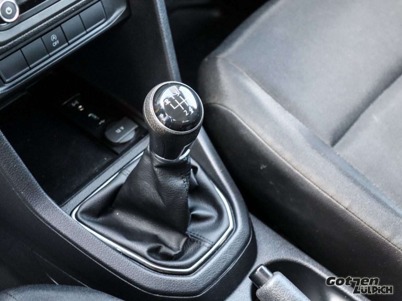 Fahrzeugabbildung Volkswagen Caddy Kombi 1,4TSI Navi Klima 5-Sitze AHK