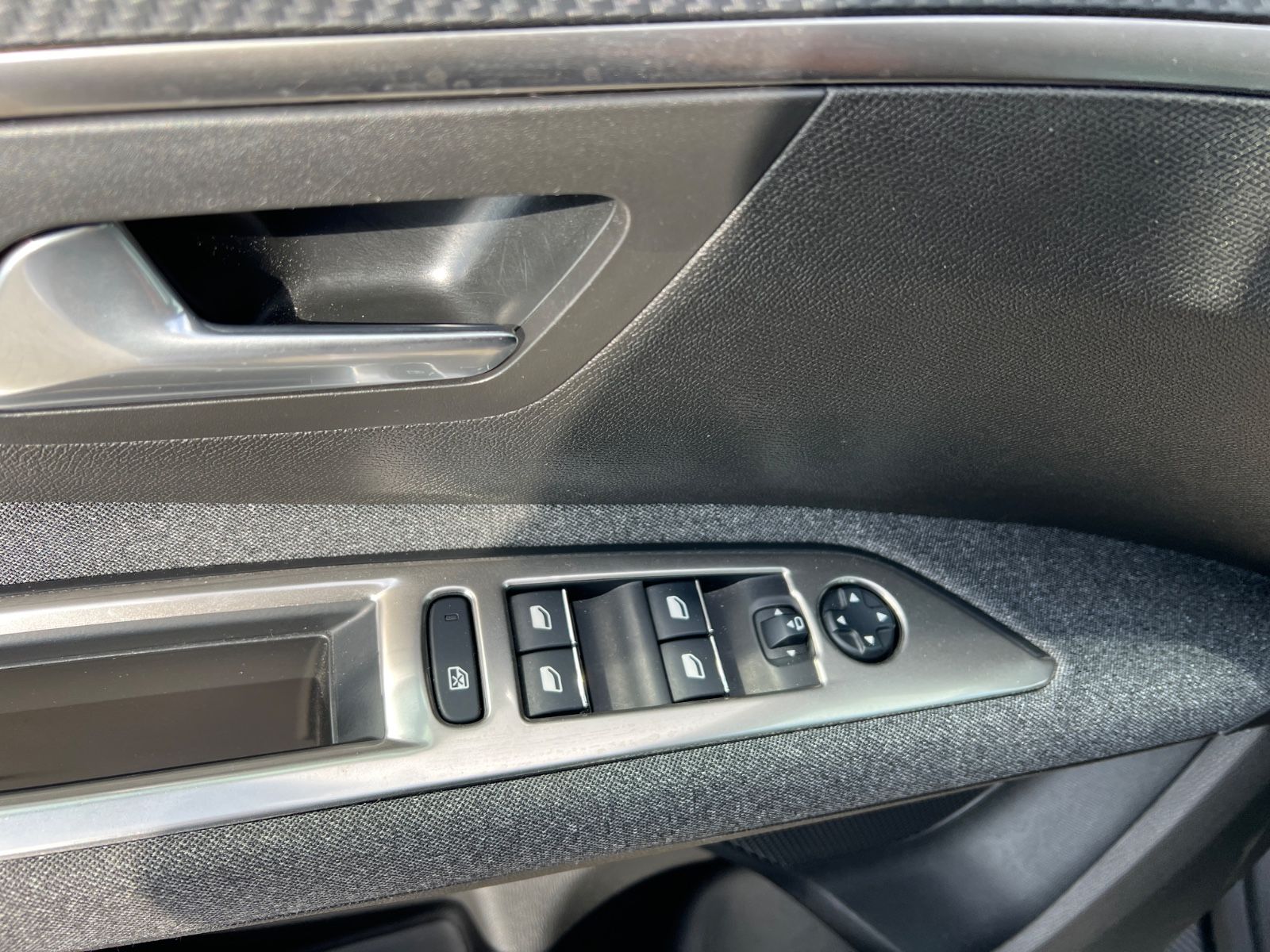 Fahrzeugabbildung Peugeot 5008 PureTech 130 Allure