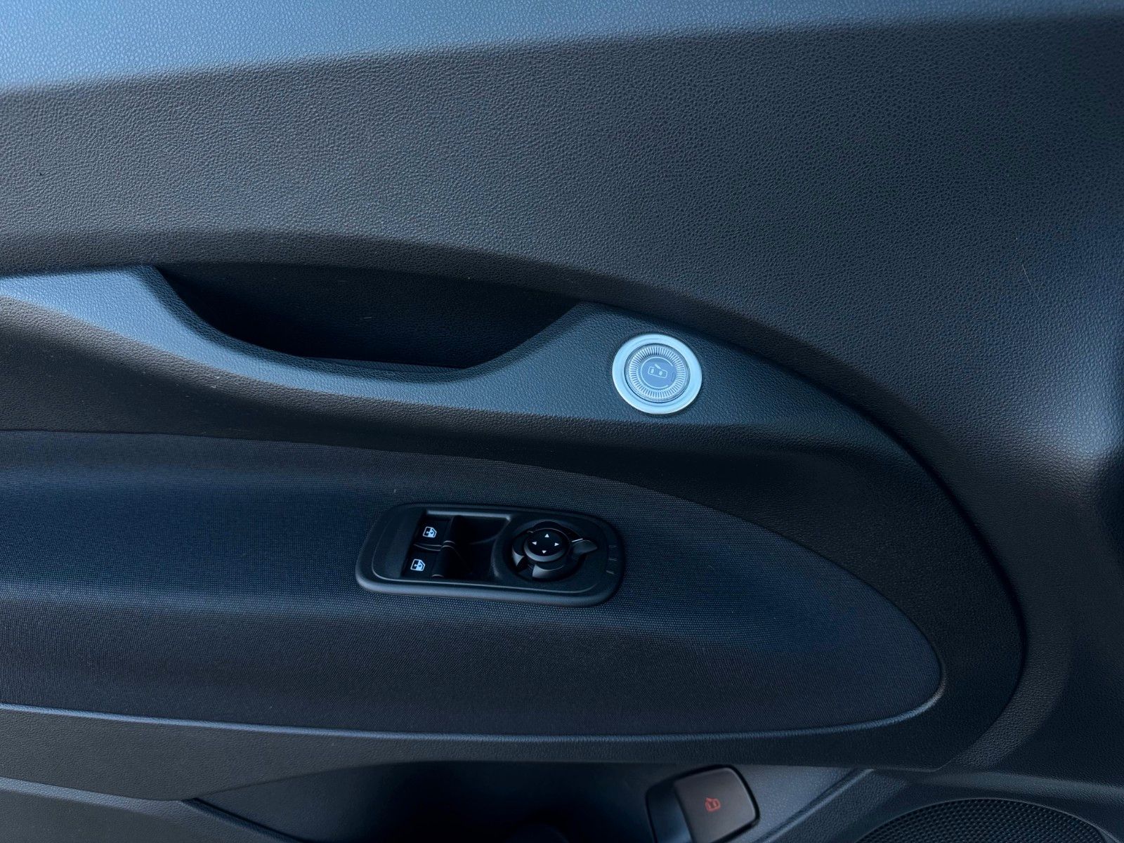 Fahrzeugabbildung Fiat 500e Carplay Klima Tempo