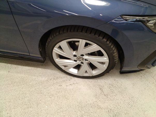Golf VIII 2.0 TDI DSG R-LINE IQLIGHT+PANO+AHK+HU