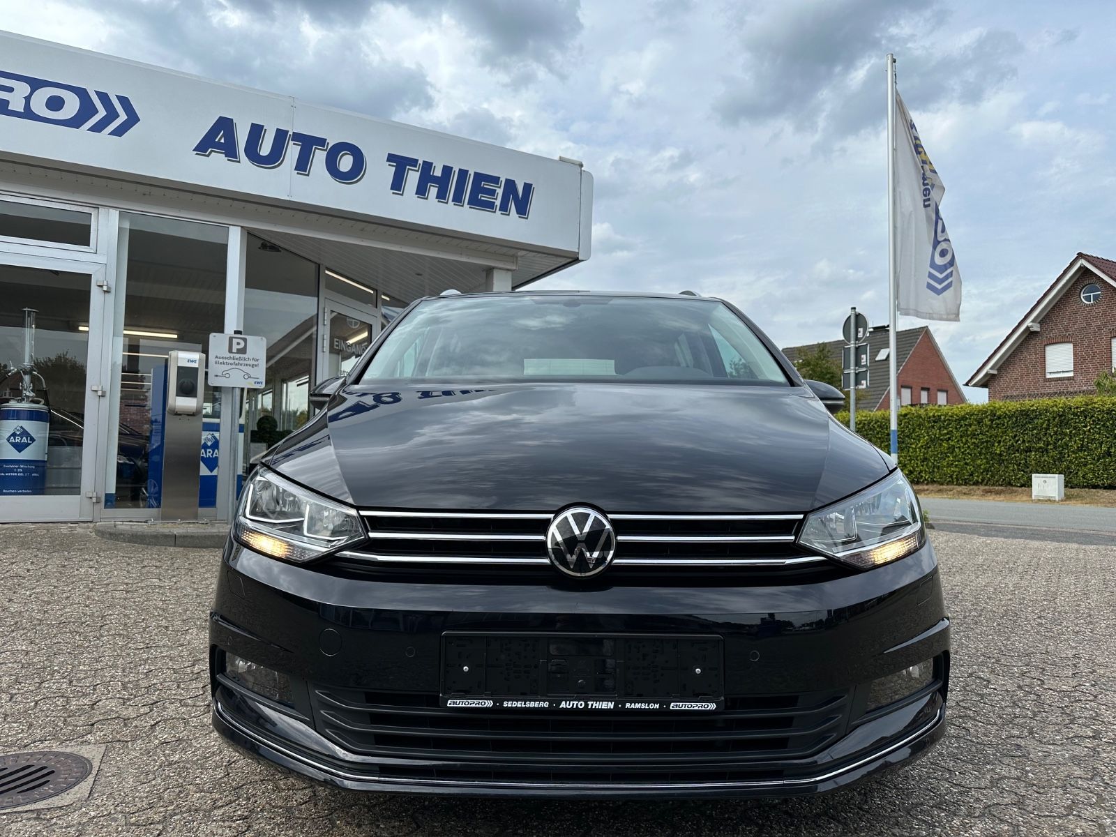 Fahrzeugabbildung Volkswagen Touran 2.0 TDI Highline DSG ACC/LED/Navi