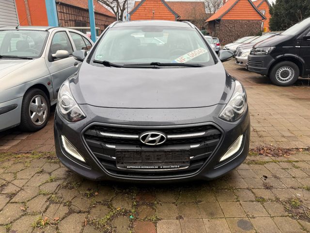 Hyundai i30  MIT NAVI 6 GANG EURO 6