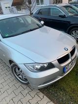 BMW 318i E90 - nur 89 TKM - BMW 318 aus 2005: 318i
