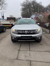 Dacia Duster I Laureate 4x2 - Dacia Duster mit Benzin-Antrieb: Limousine