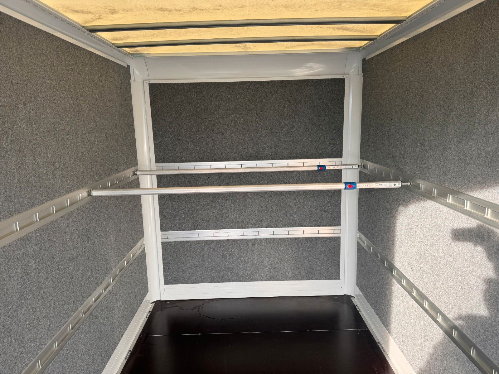 Fahrzeugabbildung Mercedes-Benz Sprinter 315 CDI Möbelkoffer Treppe Windabweiser