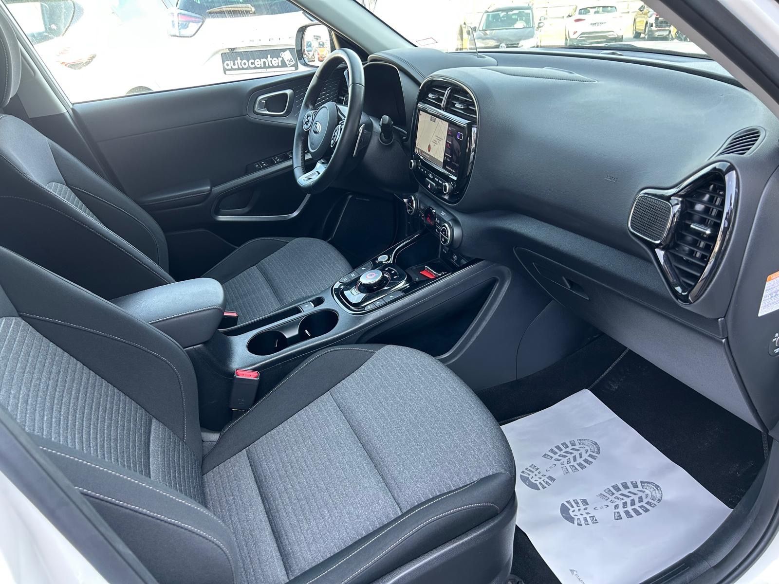 Fahrzeugabbildung Kia e-Soul°64 kWh°CCS°3 Phasen°1.Hand°Kamera°HeadUp°