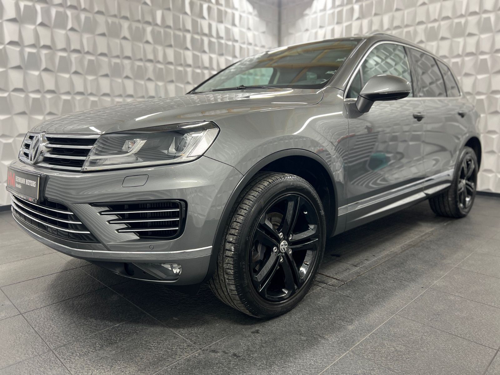VW Touareg 3.0 TDI R Line/ AHK/R-Kam/ Leder /Pano