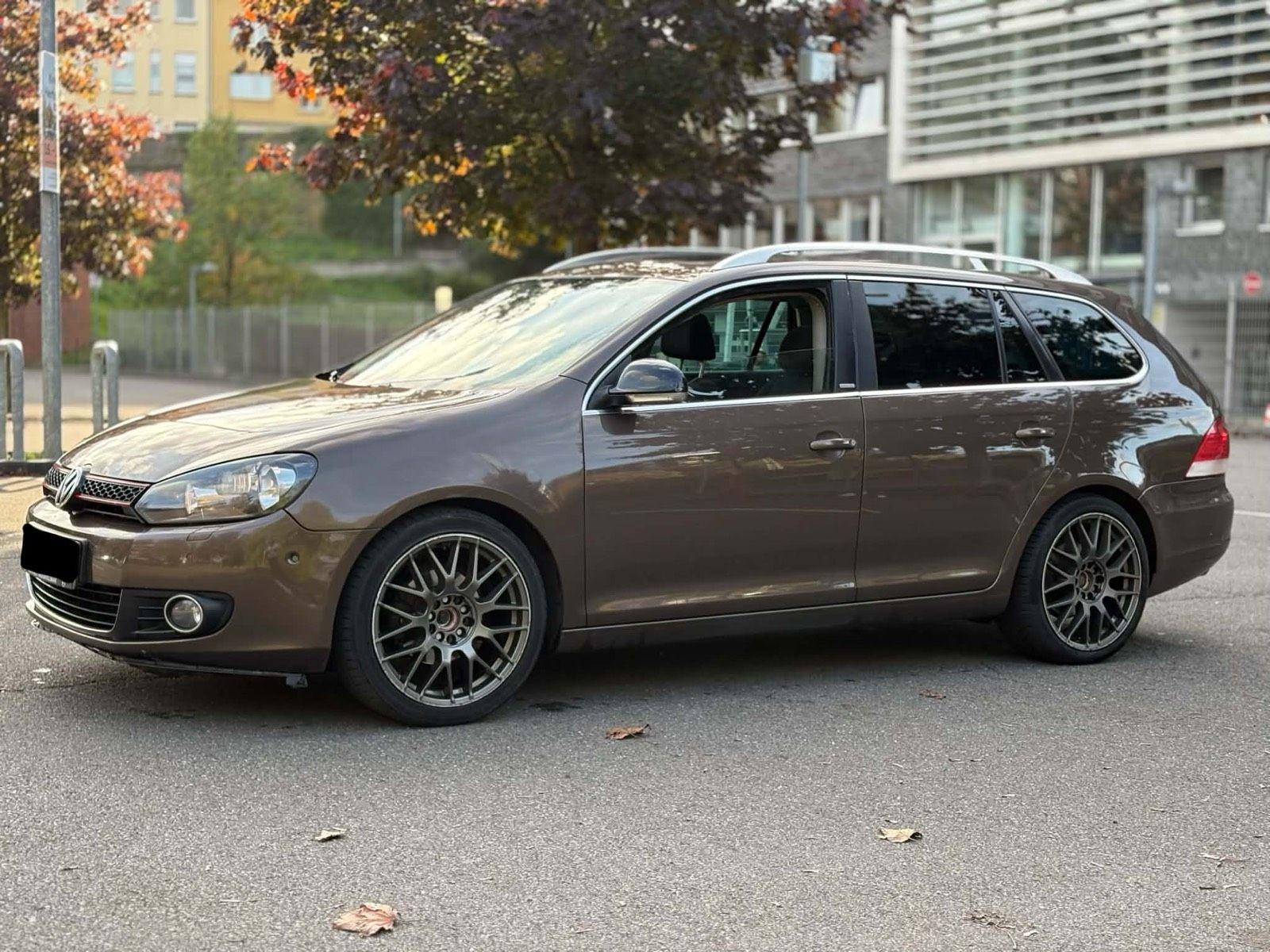 Volkswagen Golf 2012 — interior