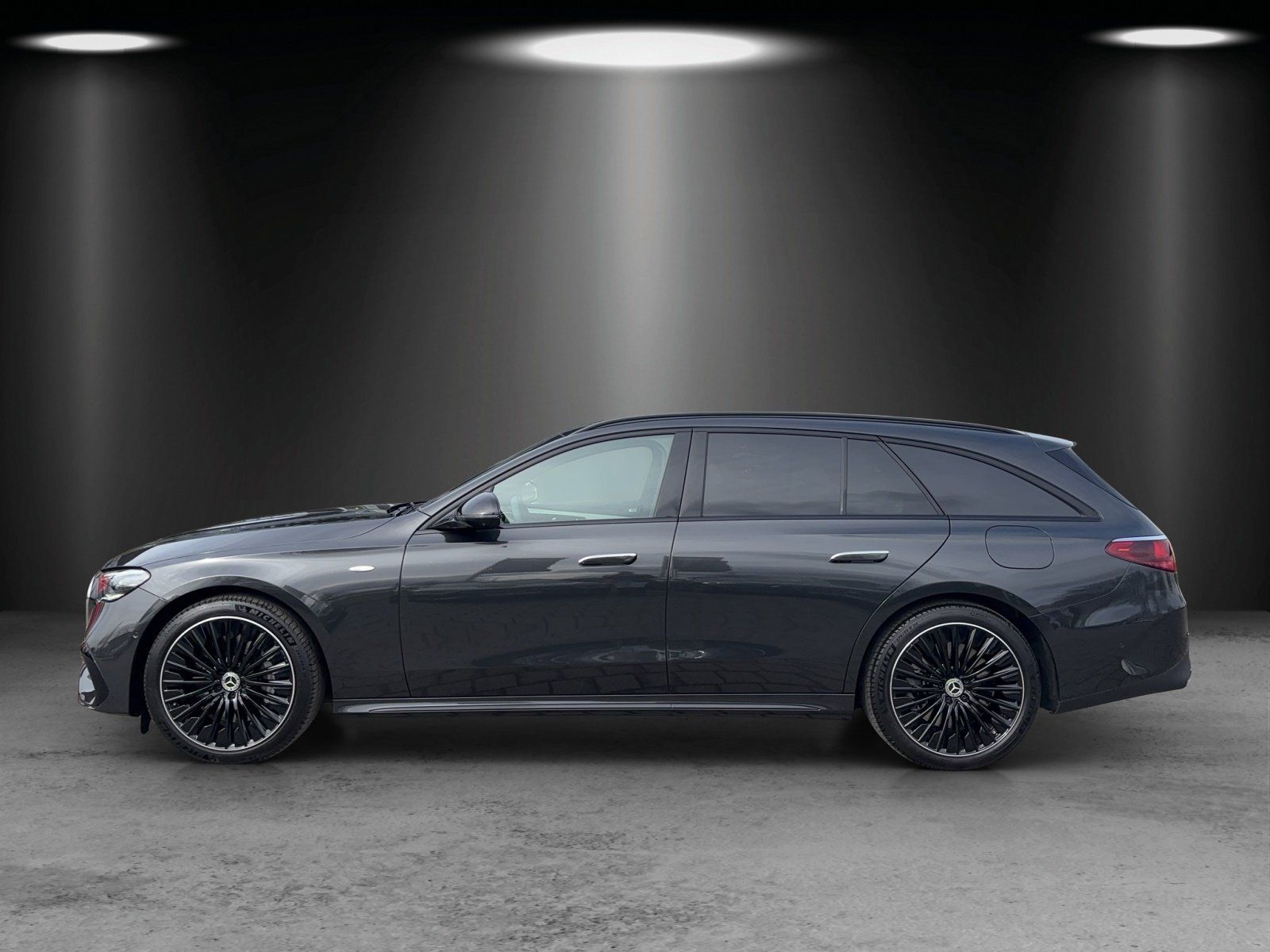Fahrzeugabbildung Mercedes-Benz E300de 4M T AMG Prem+ AIRMATIC Hyper AHK Fahrasi