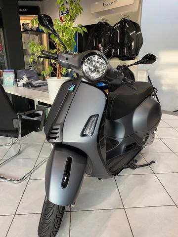 Vespa GTS 125 supersport  RST