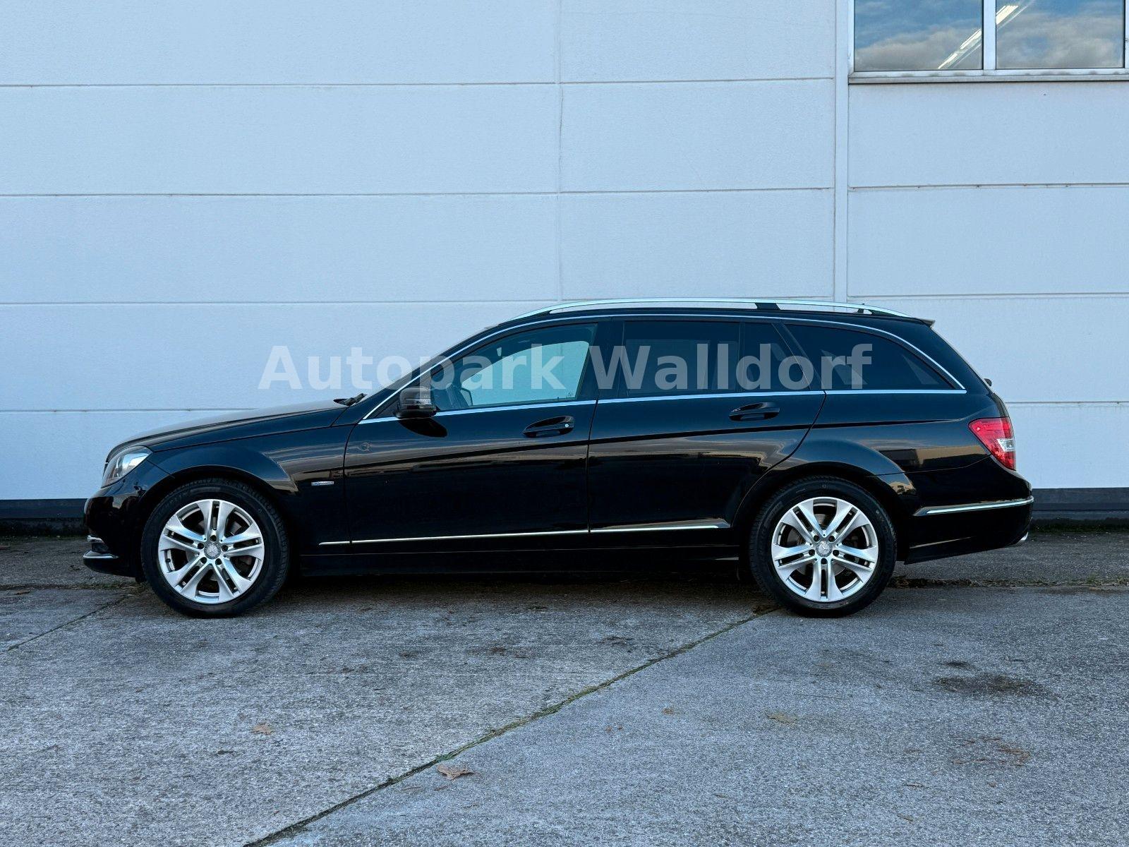 Mercedes-Benz C220 2011 — photo 11