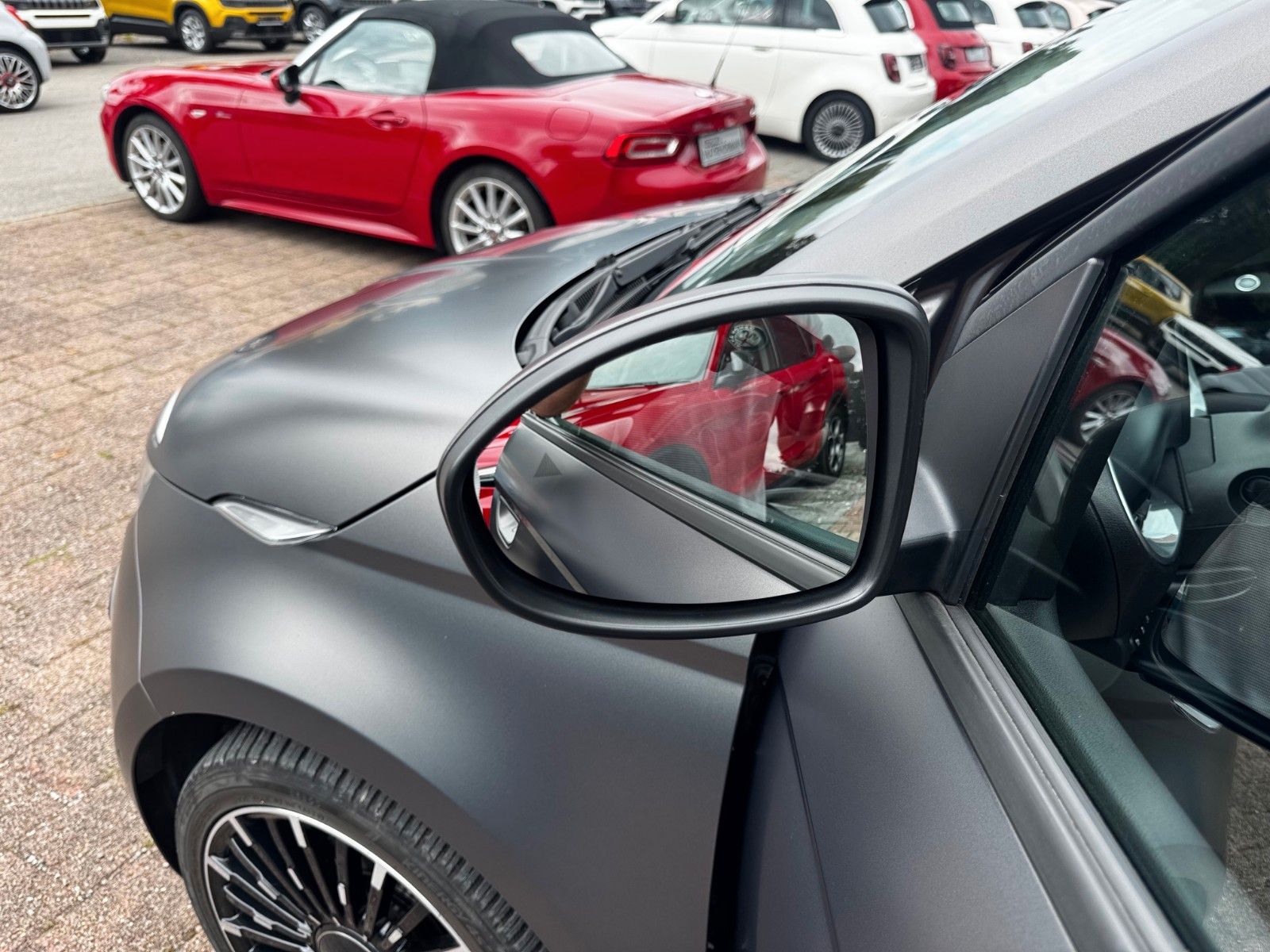 Fahrzeugabbildung Fiat 500e  3+1 Icon MATT NAVI KAMERA LED KLIMAAUT.