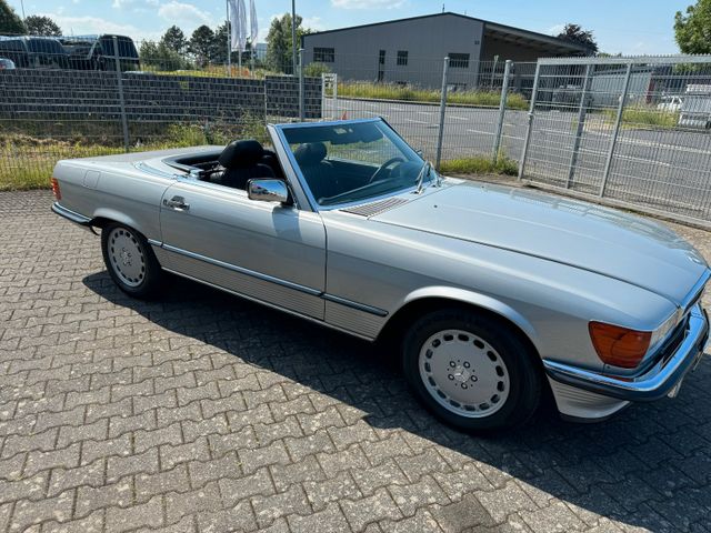 Mercedes-Benz SL 300 / 300 SL / R107