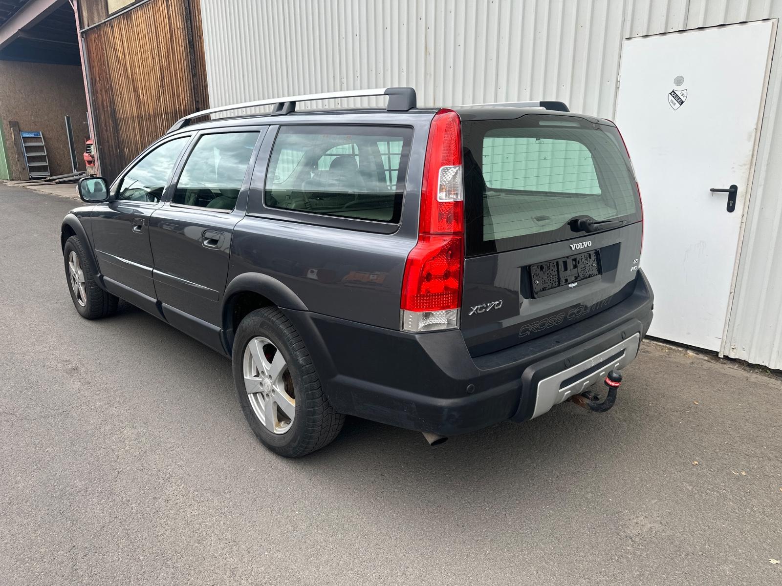VOLVO XC70 D5 AWD 185 ch BVA 4X4 - ATTELAGE - CUIR - 260900 km